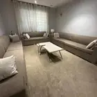 كنب مجلس 5 قطع وطاولة كبيره مع 3 خدمه