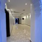 شقة غير مفروشة بلاط 3 غرف و صالة و مطبخ راكب في جدة