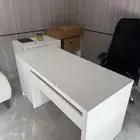 مكتب من ايكيا خشب للبيع المستعجل