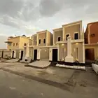 للبيع فلل فاخرة دورين وملحق بموقع مميز شمال خميس مشيط