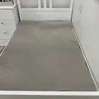 سرير وطاوله وعربيه