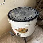 تحط الرز واللحم الدجاج مع بهارات وماء