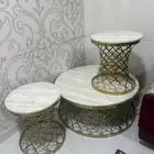 طاولة قهوة مع ملحقاتها