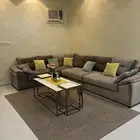 كنب حرف L مع السجاد والطاولات شبه الجديد استعمال خفيف
