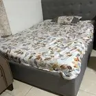 سرير مع خزانه