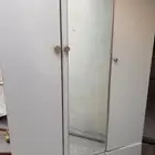 دولاب 3 ابواب مع مرايه و ادراج البيع مستعجل