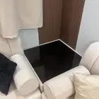 كنب ارضي وطاولة زجاج