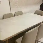 طاولة طعام
