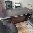 مكتب كامل للبيع مع الكرسي والكنب