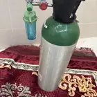 إسطوانة اوكسجين طبي وآخرى غاز
