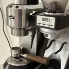 آلة قهوه وطاحونة