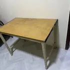 طاولة مكتب