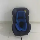 كرسي أطفال حق سياره يركب الطفل فيه وقت السفر ويربط