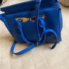 بيع شنطه نسائيه زرقاء لون .