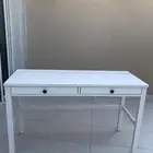 طاولة مكتبية و كرسي