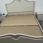 سرير غرفة نوم نظيف مع السبرنق