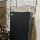 اكس بوكس سيريس اكس بحاله ممتازه مع يد تحكم 2 لتواصل