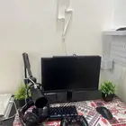 شاشة سعرها 500 وبيعها 400 تشتغل على ال PC و سوني4 و سوني5