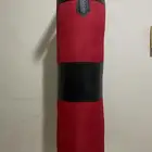 كيس ملاكمة مع قفاز ملاكمة