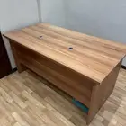 طاولة مكتبية