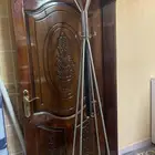 علاقة ملابس وكراسي للبيع