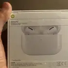 سماعة AirPods Pro مقلدة أصلية التصميم مع شاحن مرفق