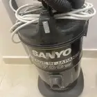 مكنسة كهربائية سانيو