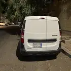 سيارة لنقل البضائع شكلها انيق للشركات