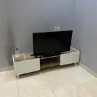 شاشه وطاولتين للبيع