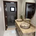 شقه روف للايجار بحي الصالحيه