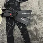 للبيع بدله غوص وزعانف