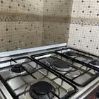 يوجد كنب 10انفار ويوجد غرفت نوم مع دولاب ويوجد مقلط كانل و