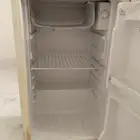ثلاجة صغيرة