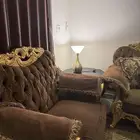 كنب يكفي 8 أشخاص مع طاوله كبيره و طاولتين صغار