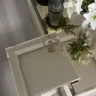طاوله كبيره مع 4خدمه نظيفه بس طاوله وحده صغيره فيها خدش