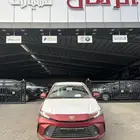 تويوتا كامري E استاندر بنزين 2025 احمر 98000 شامل الضريبة