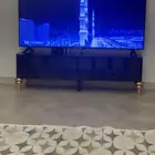 طاوله تلفزيون للبيع نظيفة جدا