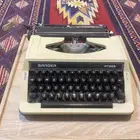 آلة كاتبة قديمة