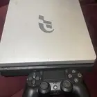 سوني 4 نظيف ومع اليد حقه عل السوم