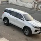 تويوتا جيب فورتشنر 2025استخدام اقل من سنه السياره وكاله