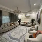 مجلس ومراية وبعض التحف