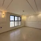 للبيع دور ثاني 6 غرف وسطح خلف العثيم بالمحالة بسعر 500 الف