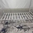 سرير حديد