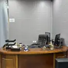 اثاث مكتب كامل مناسب لنشاطات الخدمات او العقار او المحاماة