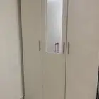 غرفة نوم مكونه من سريرين ودولاب جديده استخدام شهر