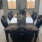 طاولة طعام و ارفف