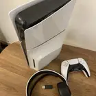 بلايستيشن 5 مع يد و سماعة محيطيه للبيع