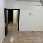 شقة 3 غرف وصاله مع حوش سطح