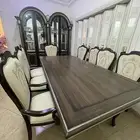 طاولة طعام مع الدولاب