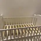 سرير اطفال نظيف